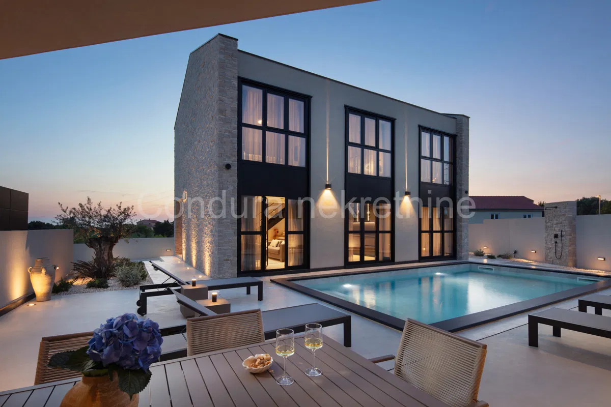 VISOČANE (Zadar) - vila s bazenom, wellnessom, ljetnom kuhinjom, mirna lokacija
