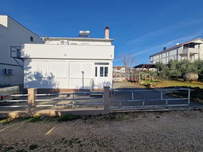 Vir – House with Two Separate Apartments, 150 m from the Sea - Plot 354 m² – 3