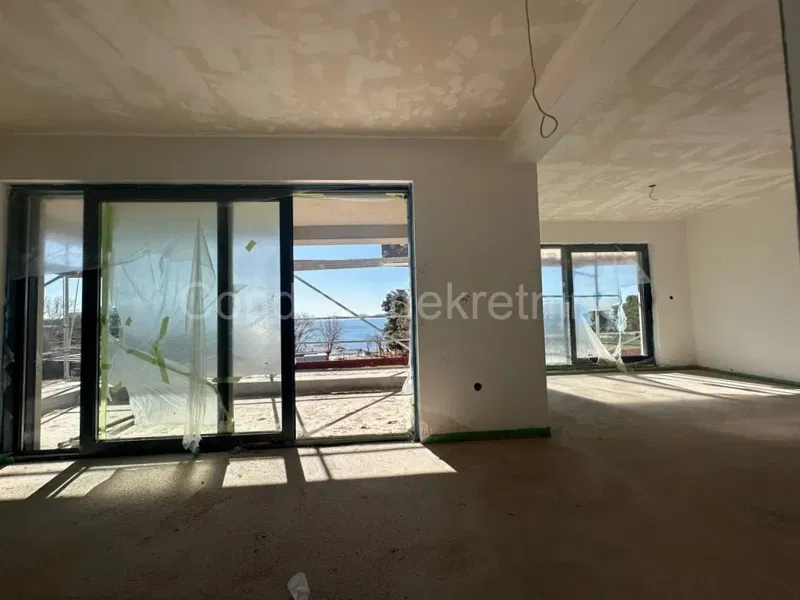 VODICE- Luxurious Seaside Property in the First Row to the Beach with Terrace and Sea Views – 3