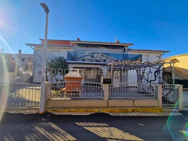 Vir, house with 4 apartments, 250 m from the sea – south side – 3