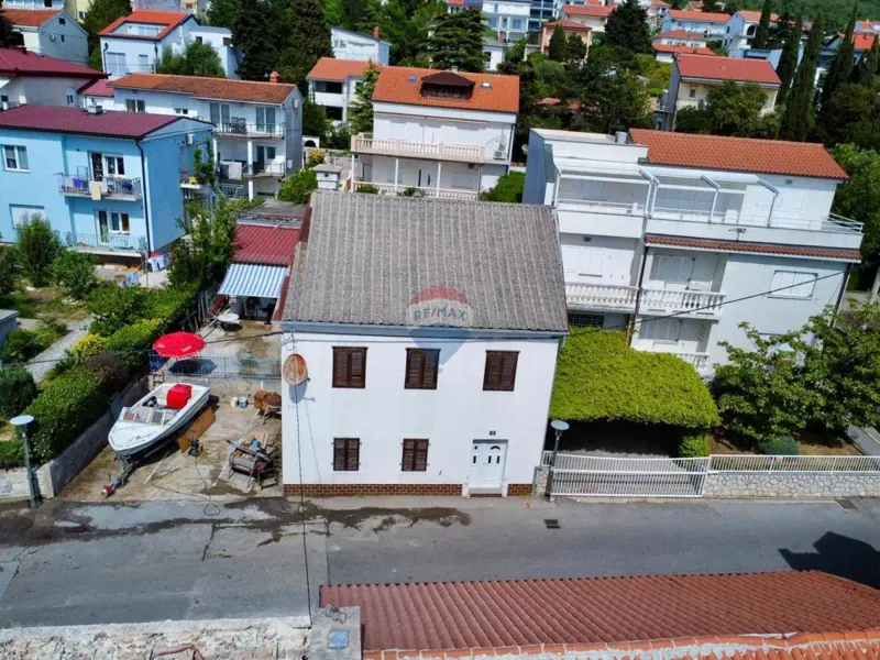 Selce, center – house for renovation 40 m from the sea – 3