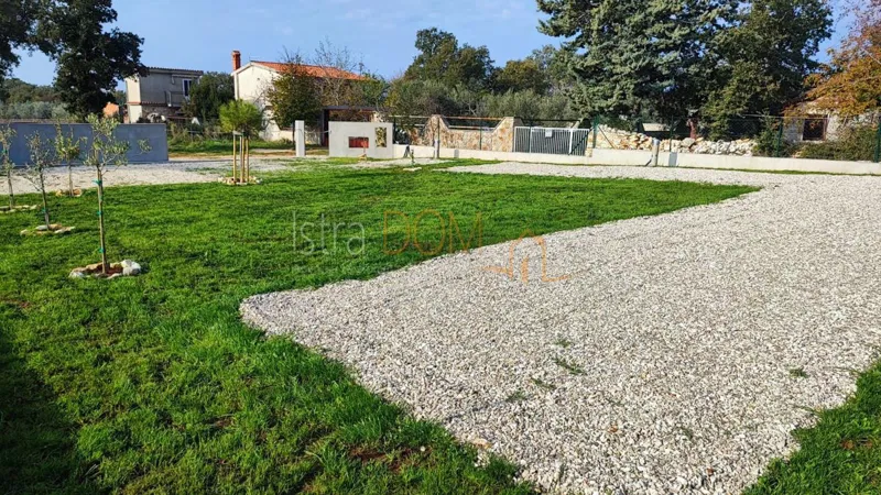 *Peroj, zemljište 500m od mora* – 2