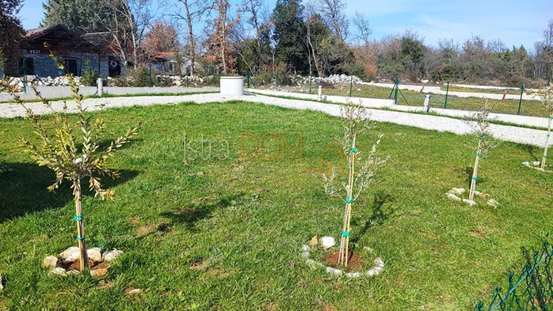 *Peroj, zemljište 500m od mora* – 3