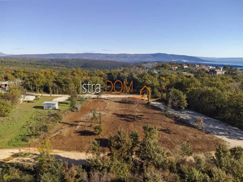 *Peruški, građevinsko zemljište 731m2* – 2