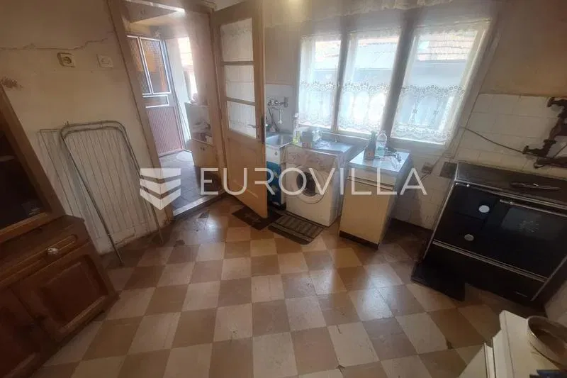 Karlovac, Dubovac, kuća 115 m², odlična lokacija