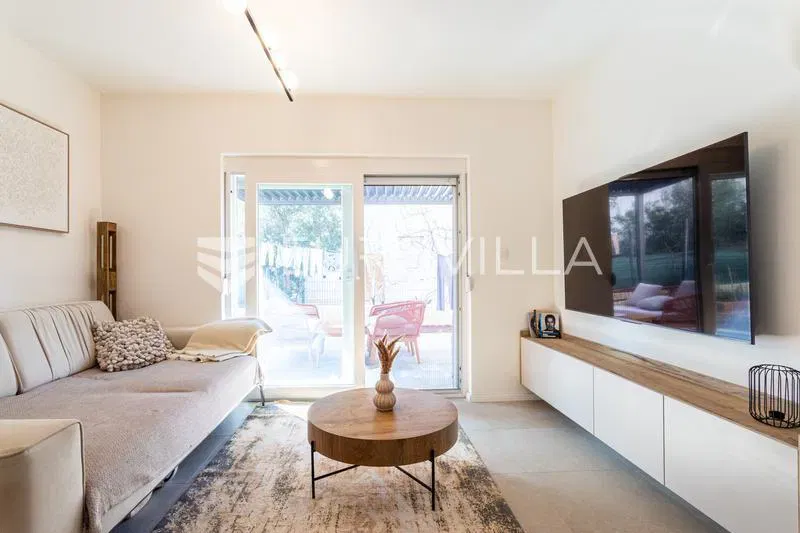 Solin, poslovni prostor, uređen kao dvosobni stan, ukupne površine 67 m²