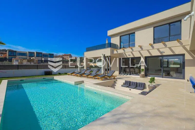 Istria, Rovinjsko selo, modern house 210 m² with heated pool, sauna and jacuzzi – 2