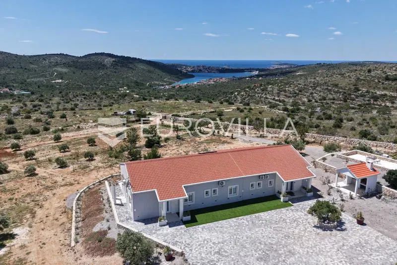 Rogoznica, unique secluded house with a pool, tennis court, and sea view – 3