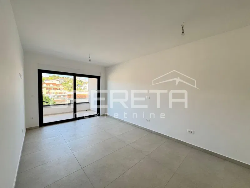 Sunny 2-Bedroom Apartment with Sea View & Rooftop Terrace (68 m²) – 2 Minutes from the Beach, Okrug Gornji – 2