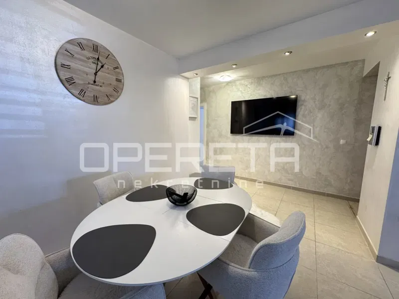 Okrug Gornji – 2 Bedrooms, Terrace, 2 Min to Beach – 3