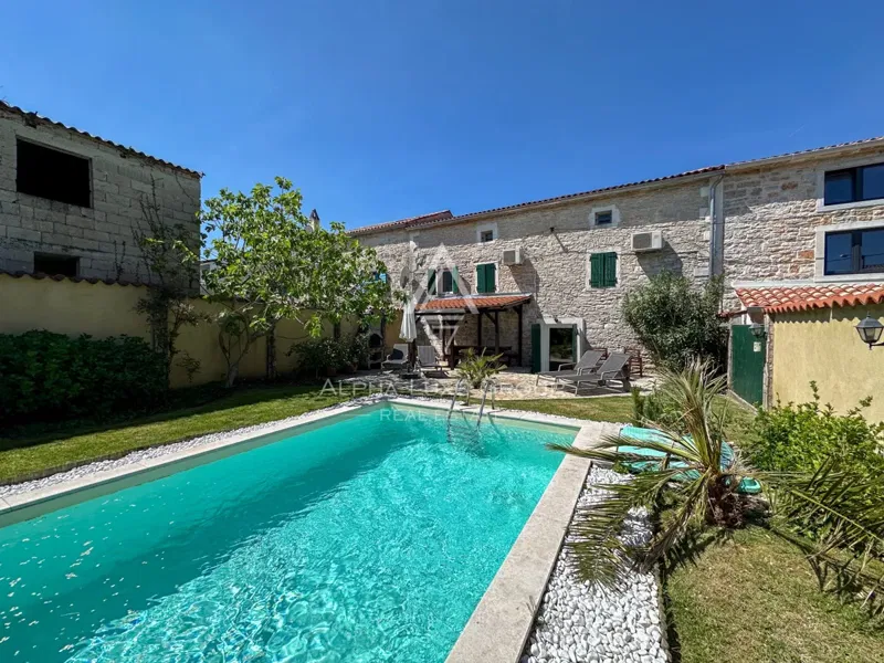 Istria, Parenzo: Casa ristrutturata con piscina vista mare – 2