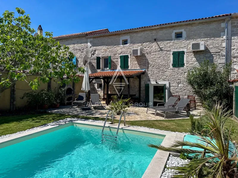 Istria, Parenzo: Casa ristrutturata con piscina vista mare – 3