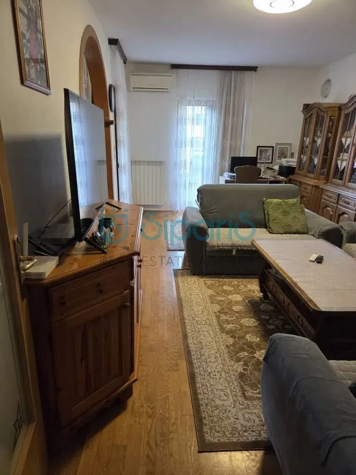 UMAG CENTAR 84M2 STAN