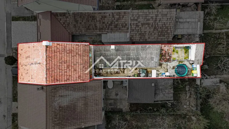 Osijek, katnica s dvorištem, balkonima i dvorišnim stanom