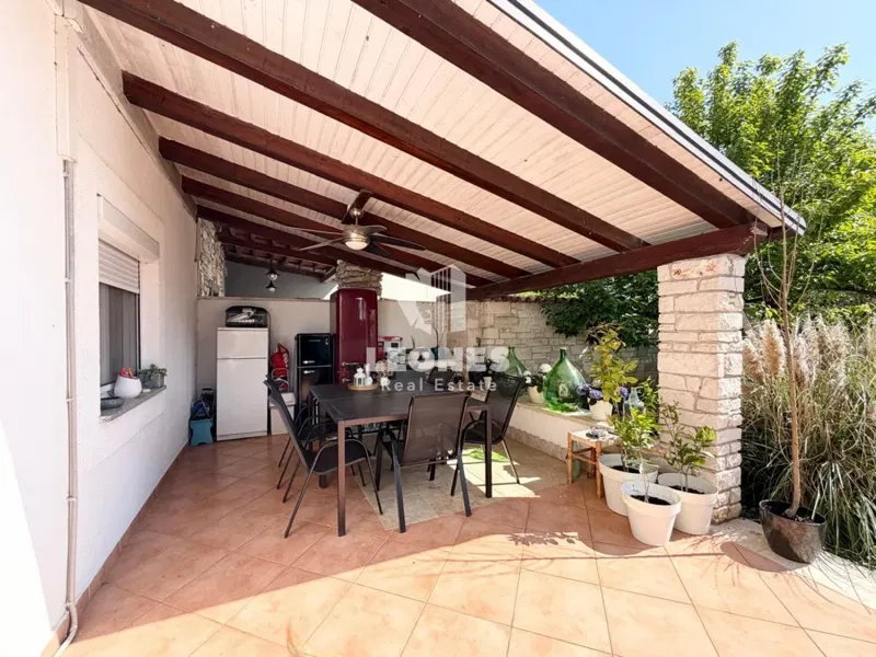 Spacious house with three bedrooms and a large garden in Novigrad – 2