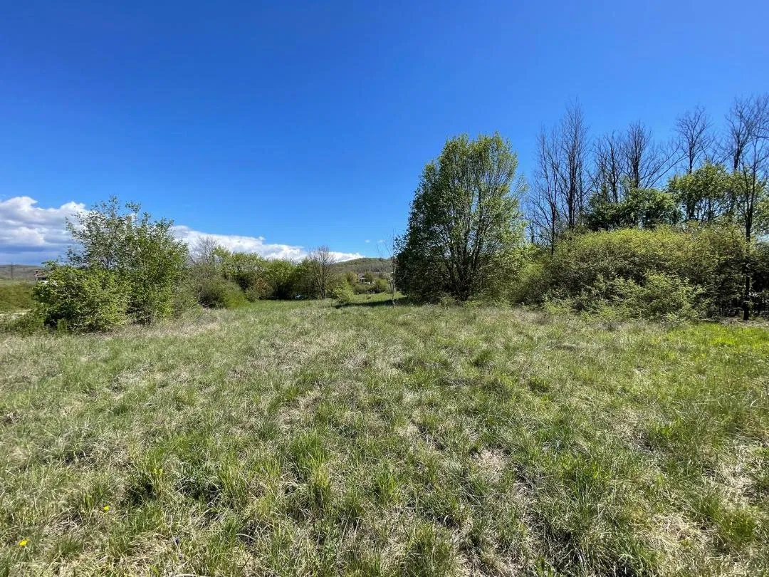 KAROJBA, GRAĐEVINSKO ZEMLJIŠTE  1428 M2, PRILIKA!