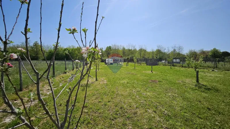Non-structural plot Umag, 1.400m2 – 3