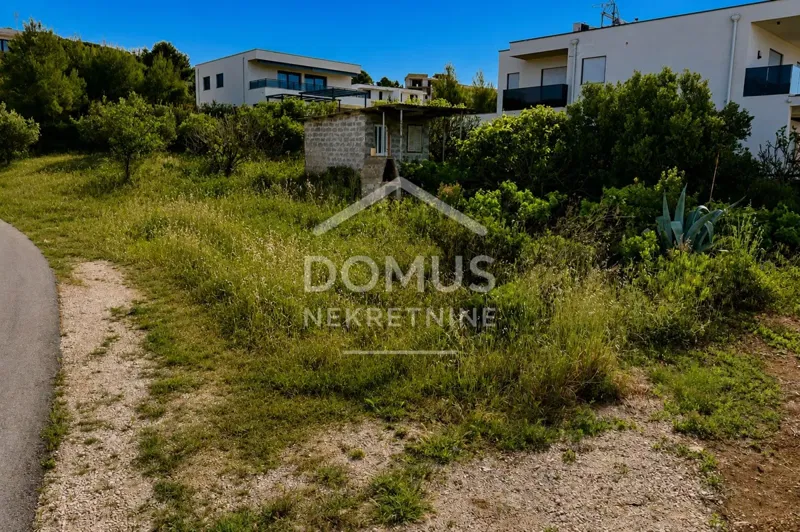 Vodice, attractive location, building land of 1,016 m² with sea view – 2