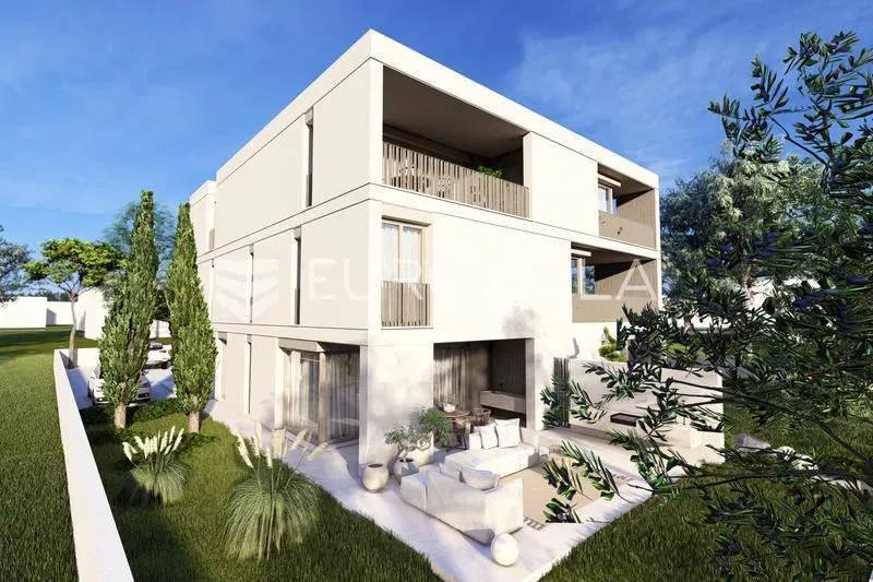 Istria, Novigrad, beautiful three-bedroom apartment in an exclusive new building, net area of 108 m – 2