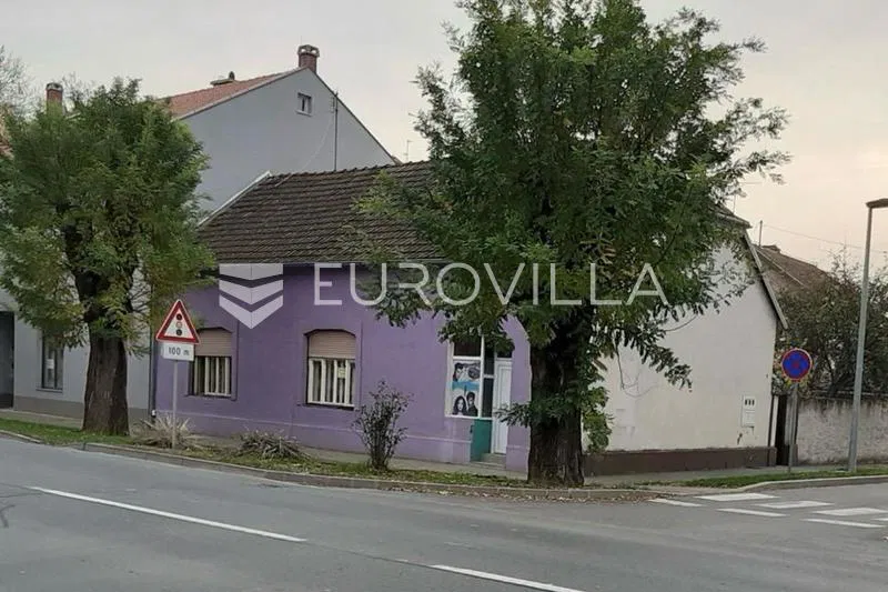 Vukovar, širi centar, kuća na uglu s poslovnim prostorom, parcela 450 m²