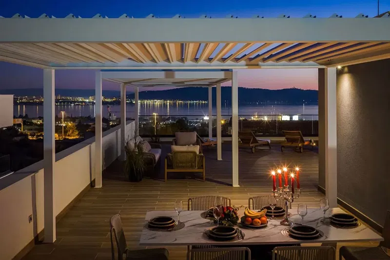 Villa di lusso di nuova costruzione con piscina e vista mare – 3