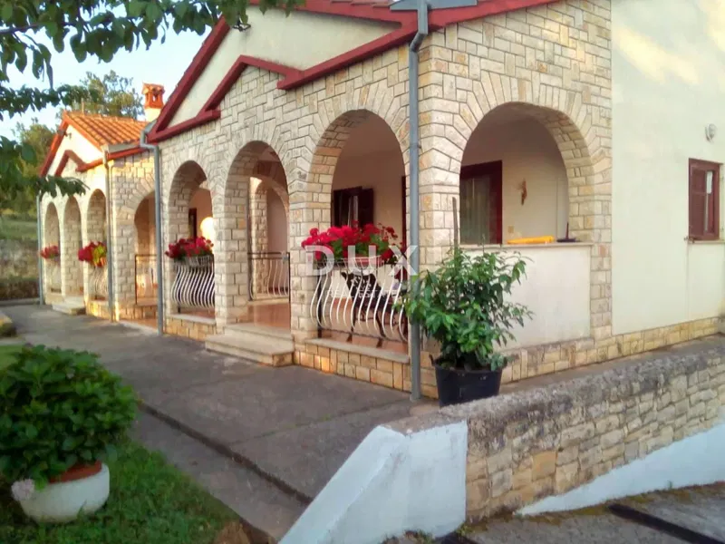 ISTRIA, ROVINJ SURROUNDINGS - Private oasis of a single-storey family house with two residential units and a large yard – 3