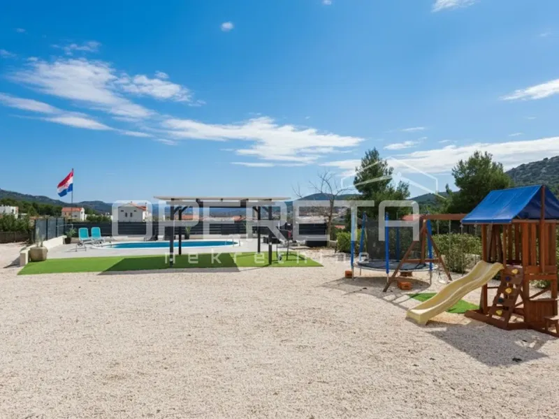 Terreno sistemato per la costruzione di una villa, 985m2 – 2