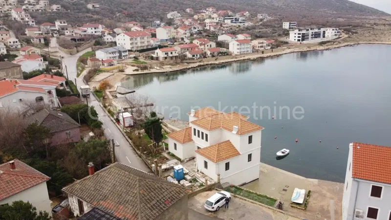 VINJERAC – Prodaja luksuzne samostojeće kuće, prvi red do mora
