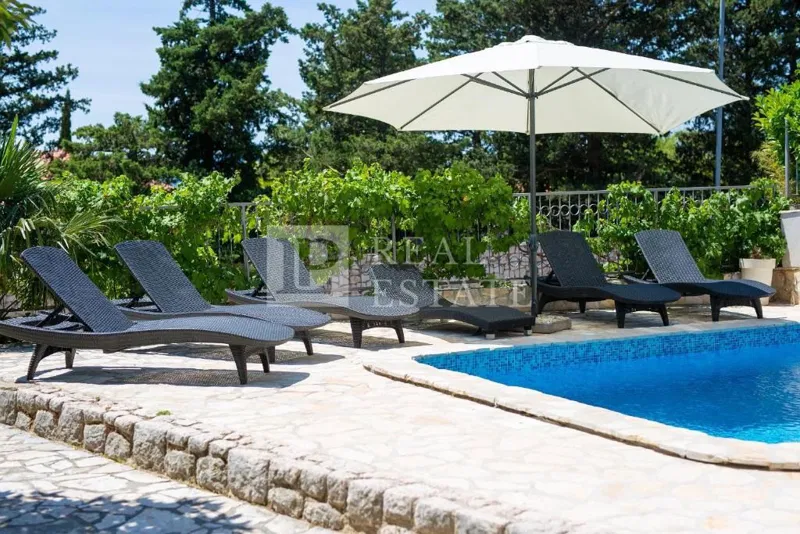 NOVI VINODOLSKI – ein modernes Haus mit Pool und Meerblick – 2