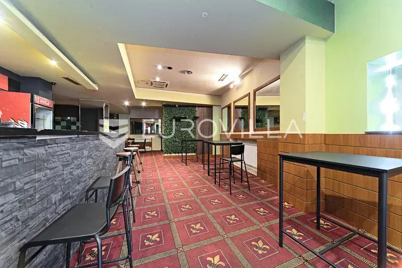Osijek, Center, attractive street commercial space 267 m² – 2