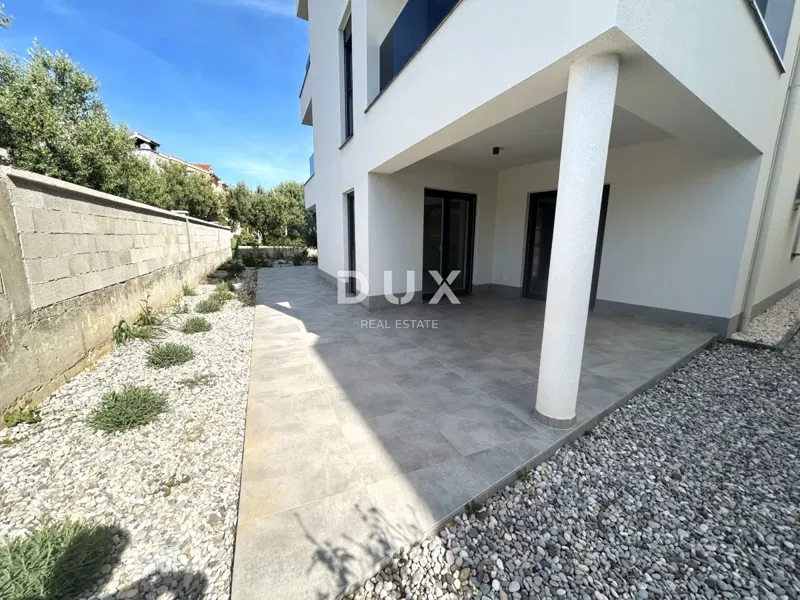 ŠIBENIK, VODICE – Földszint teraszokkal és kerttel az apartman körül, ÚJ ÉPÜLET – 3