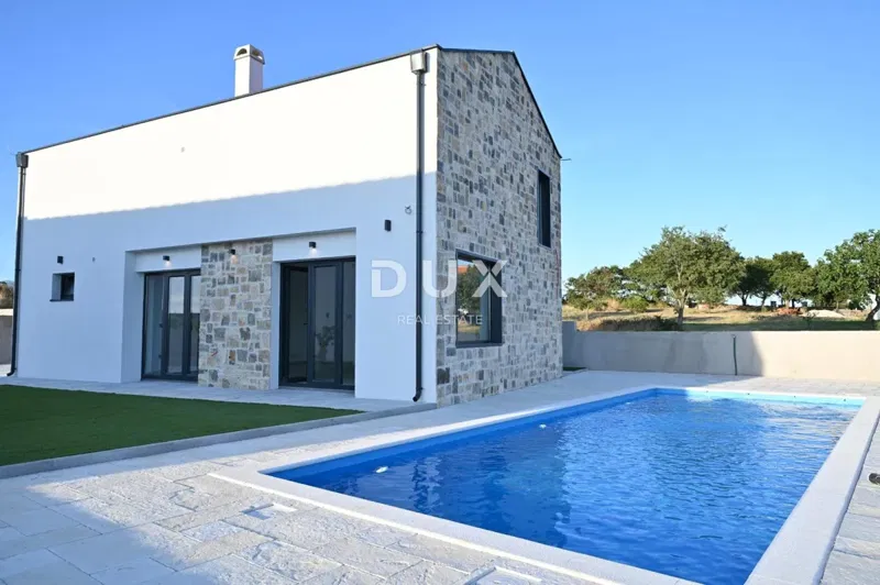 ZADAR, VISOČANE - Mediterrán, elegáns ház medencével, nyugodt környezetben