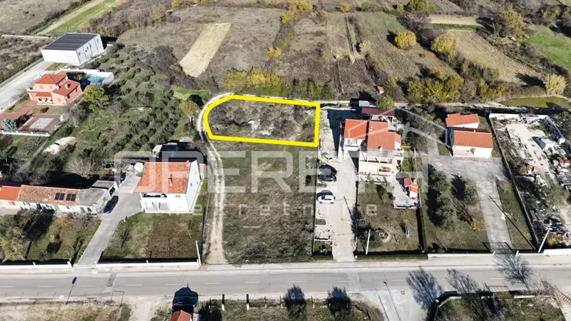 Poličnik – Terreno edificabile 728m² – 2
