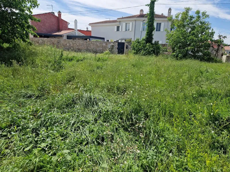 Verkauf, Funtana, Baugrundstück mit Genehmigung für ein Haus, 150 m vom Meer entfernt, Z-671