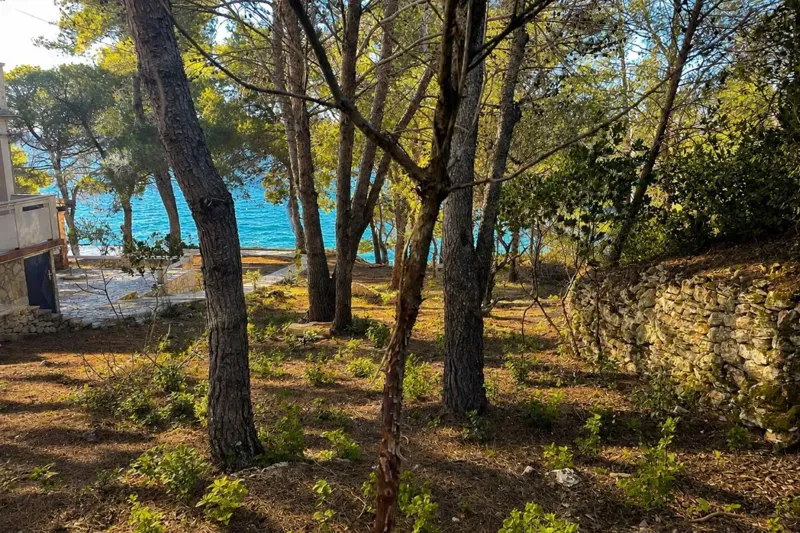 Building Plot in the First Row to the Sea with Great Potential – 3