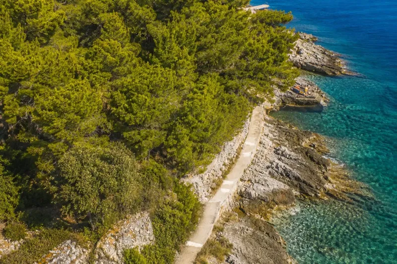 Građevinsko zemljište u drugom redu od mora s velikim potencijalom