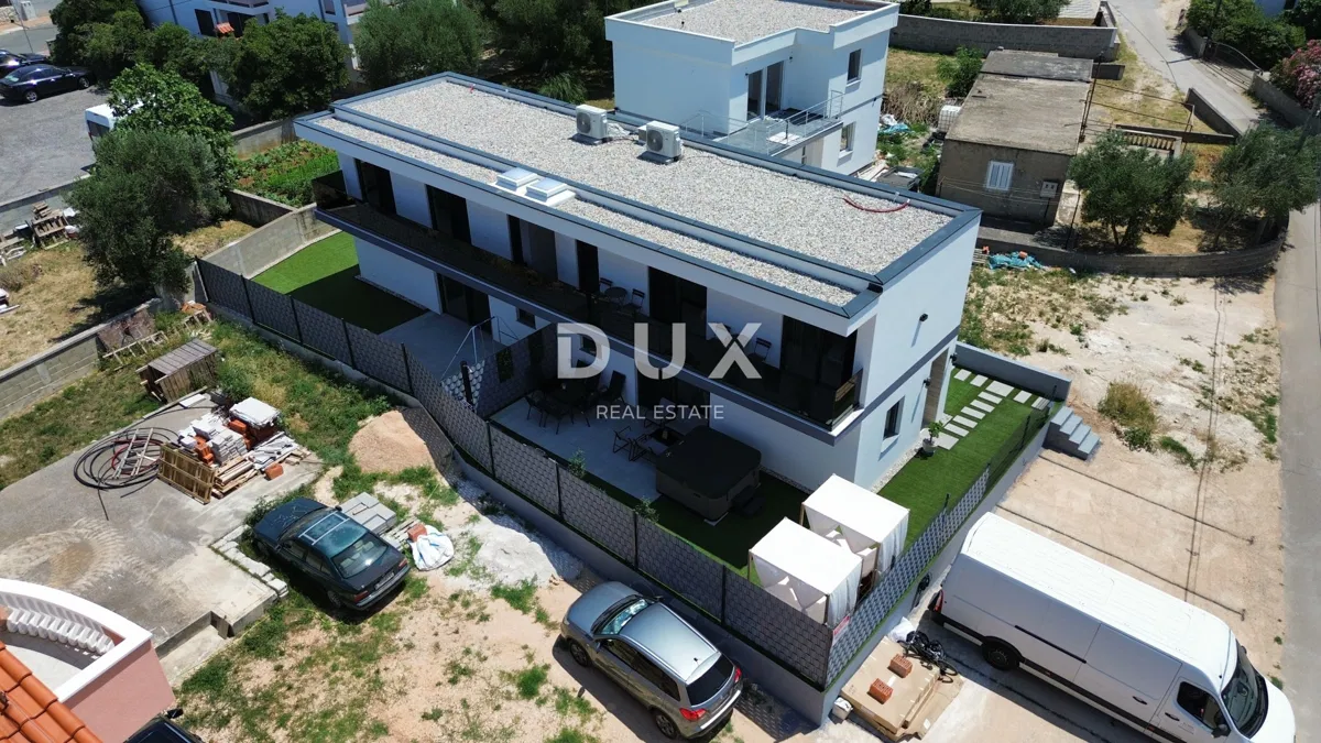 ZADAR, VRSI - Casa bifamiliare completamente arredata con vista mare e giardino! E