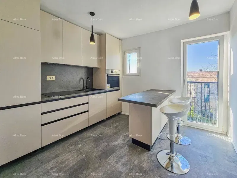 Istra, Buje, stan od 56 m2 u centru, 2 spavaće sobe, renoviran.