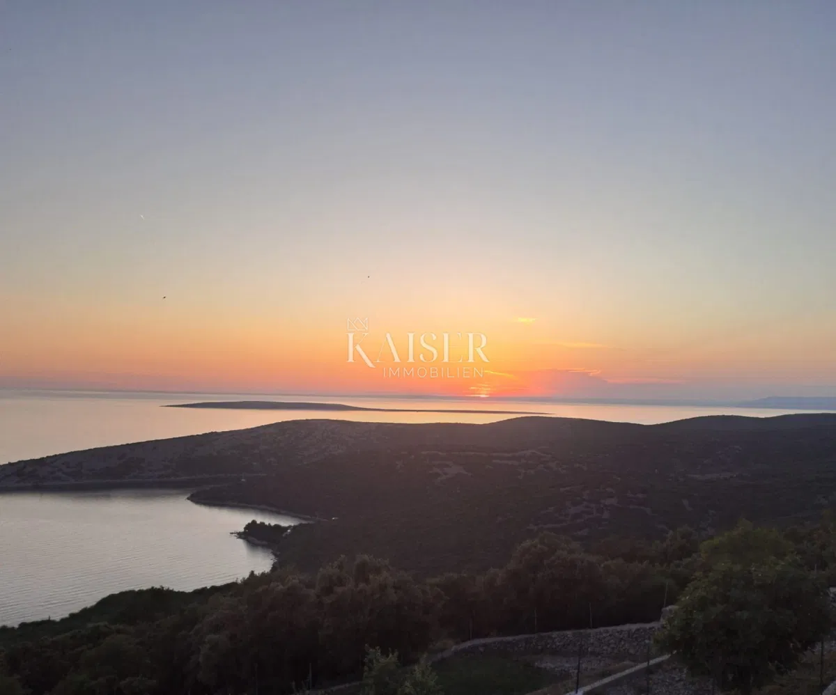 Otok Cres, Ustrine, Građevinsko zemljište sa idejnim projektom