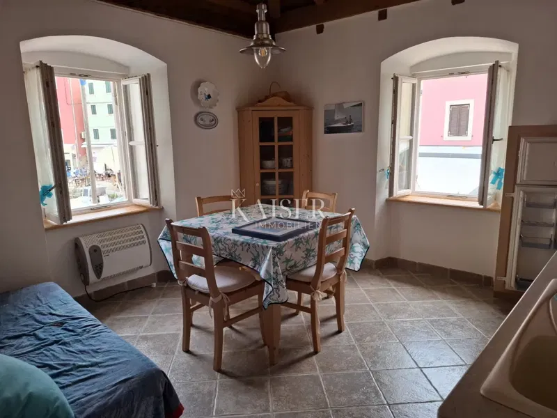 Otok Lošinj, Veli Lošinj, dvosobni stan+DB u strogom centru