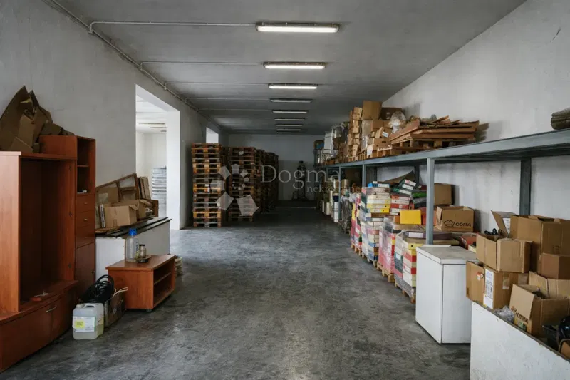 Hala przemysłowa 340 m2 + duży teren w Pazinie. Idealna na magazyny i produkcję. – 3