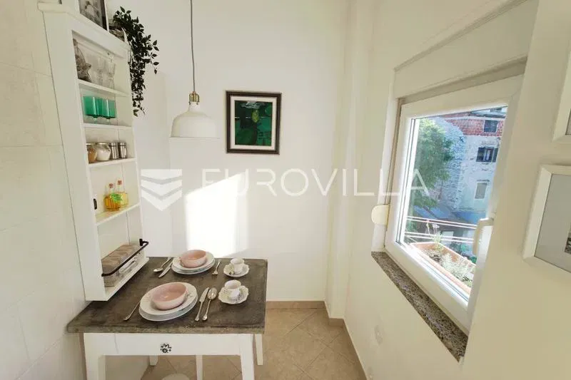 Pula, Center, three furnished residential units with a garden and parking in the very center – 2