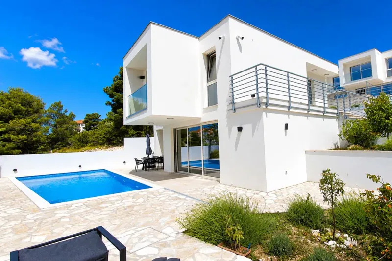 Newly built villa with pool and sea view – 2