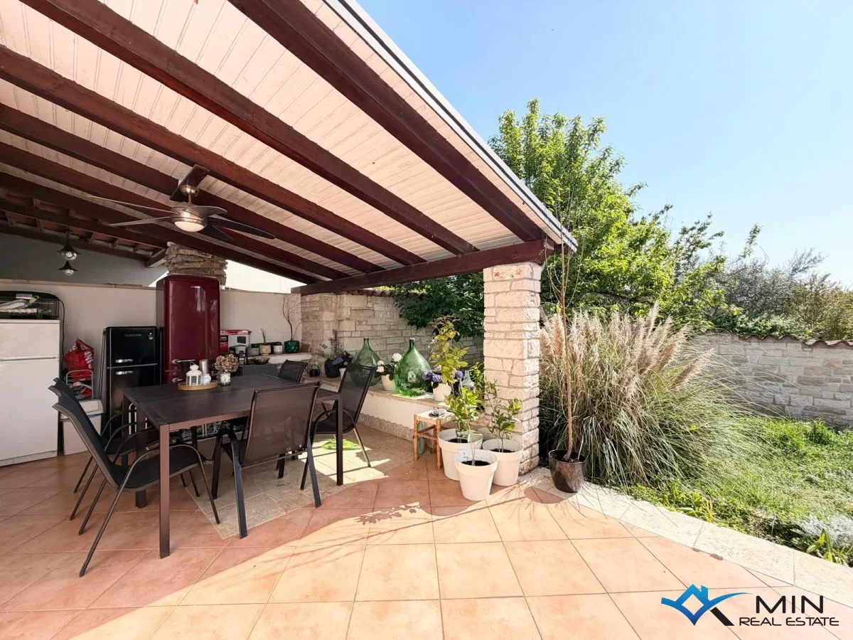 Komfortable Wohnung mit großem Garten in Novigrad