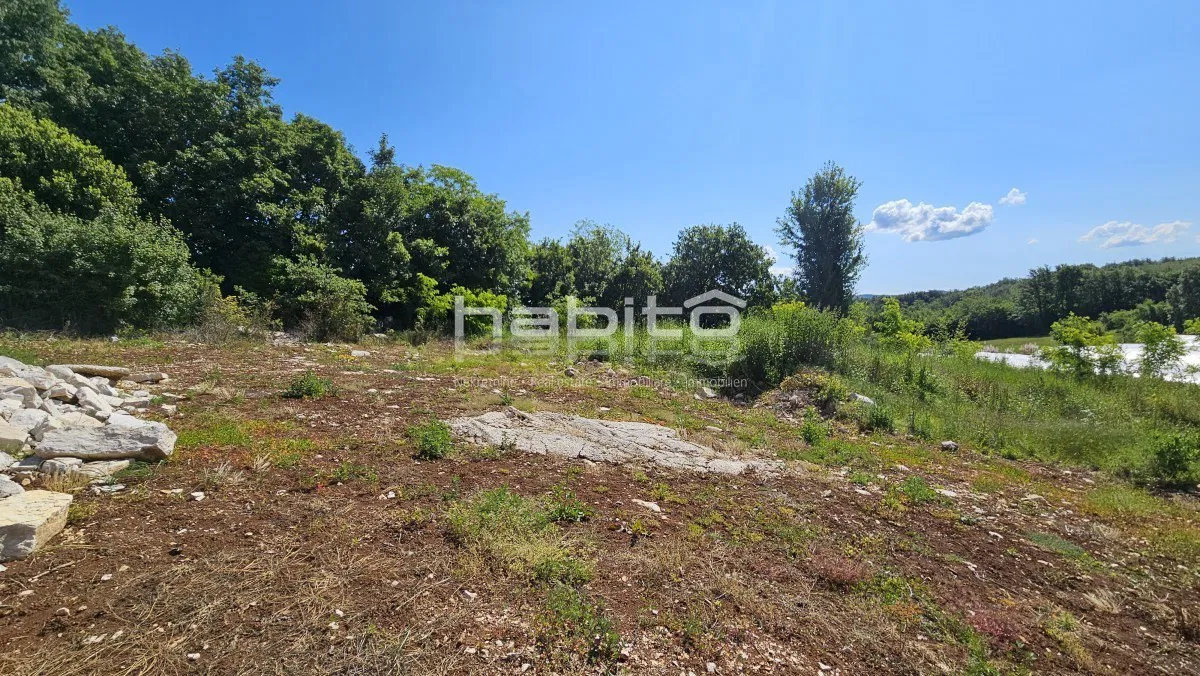 Građevinsko zemljište 1205 m2 na rubu naselja – okolica Višnjana