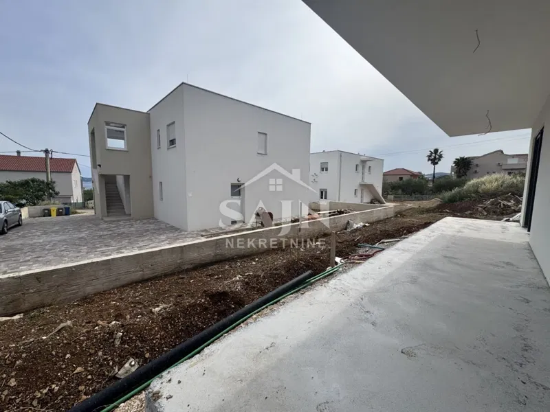 Kaštel Stari /Trzypokojowe mieszkanie z przestronnym ogrodem – 2