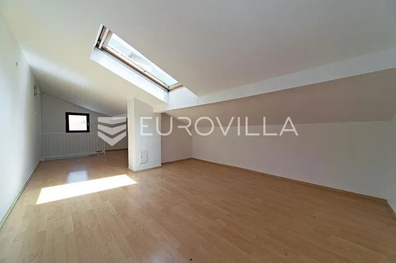 Osijek, Gornji grad - Newly Renovated Two-Level Apartment 80 m² – 2