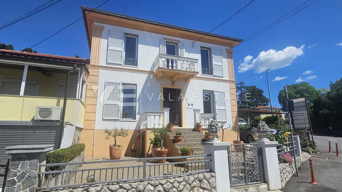 RENOVIRANA AUTOHTONA PRIMORSKA KUĆA U BLIZINI CENTRA I MORA