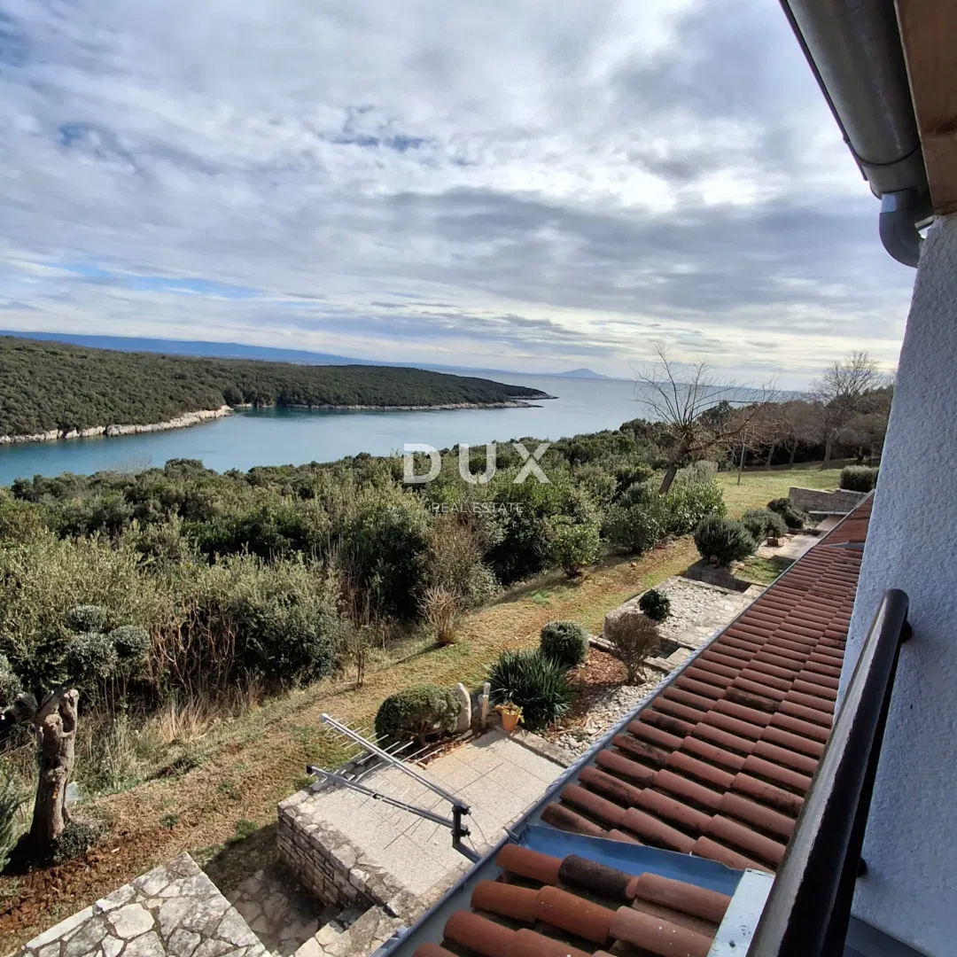 ISTRA, DUGA UVALA - Renoviran stan s predivnim pogledom na more