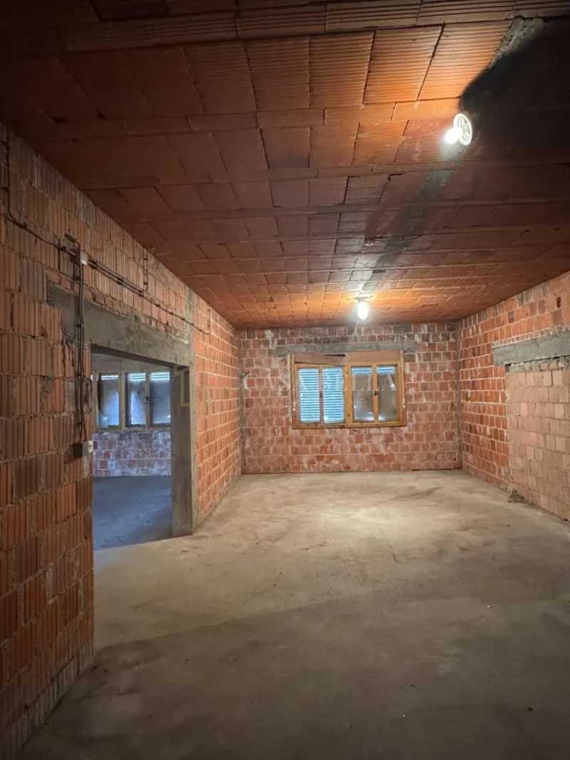 Poslovni prostor, skladište, 200m2, prilika – 2